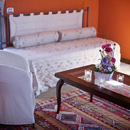 เตนูต้า โมนาเชลลิ แอนด์ มัสเซเรีย จัมเปาโล Guest House เลชเช ภายนอก รูปภาพ