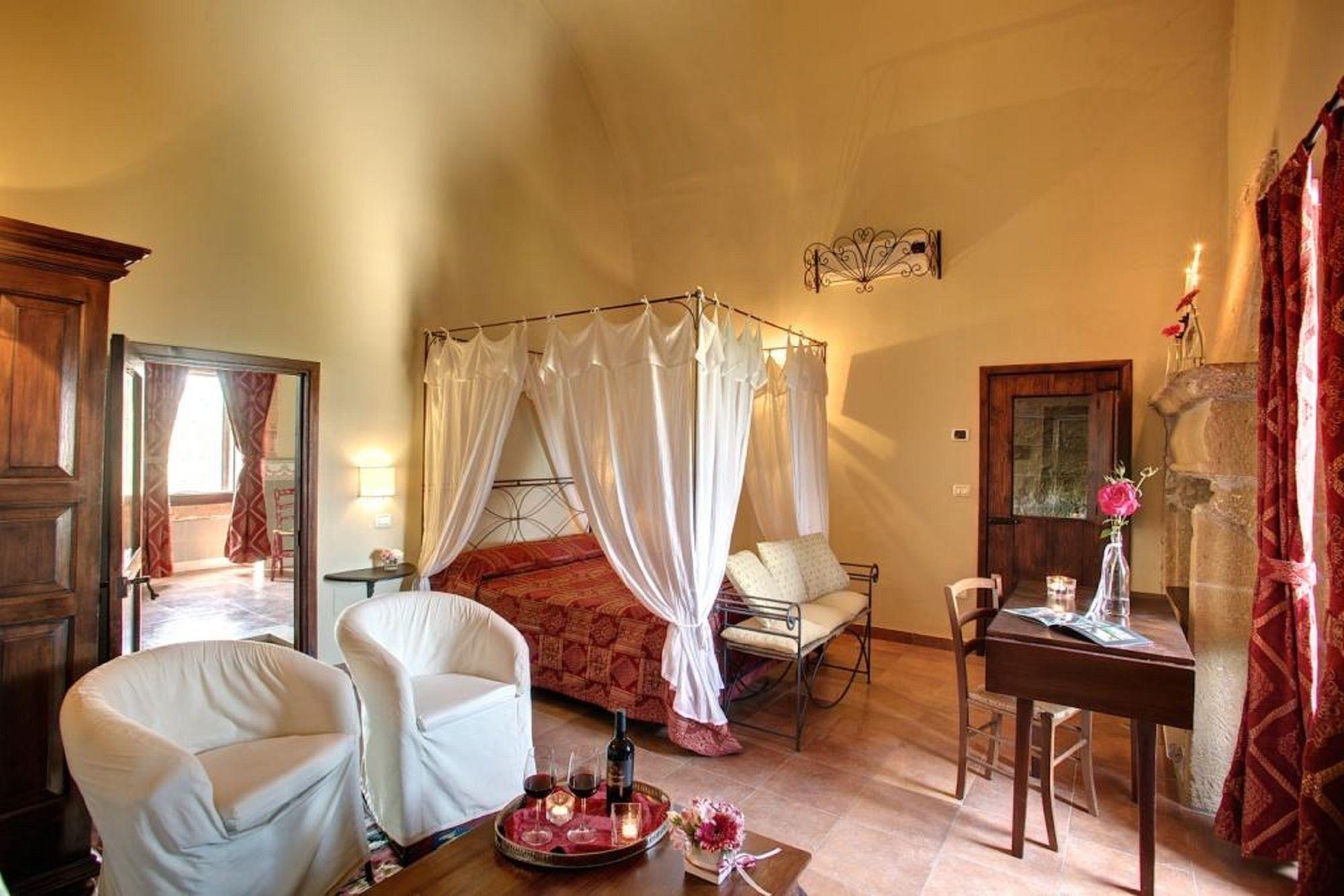 เตนูต้า โมนาเชลลิ แอนด์ มัสเซเรีย จัมเปาโล Guest House เลชเช ภายนอก รูปภาพ