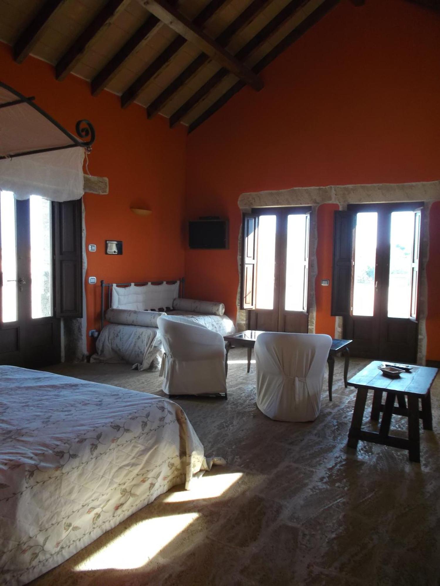เตนูต้า โมนาเชลลิ แอนด์ มัสเซเรีย จัมเปาโล Guest House เลชเช ภายนอก รูปภาพ