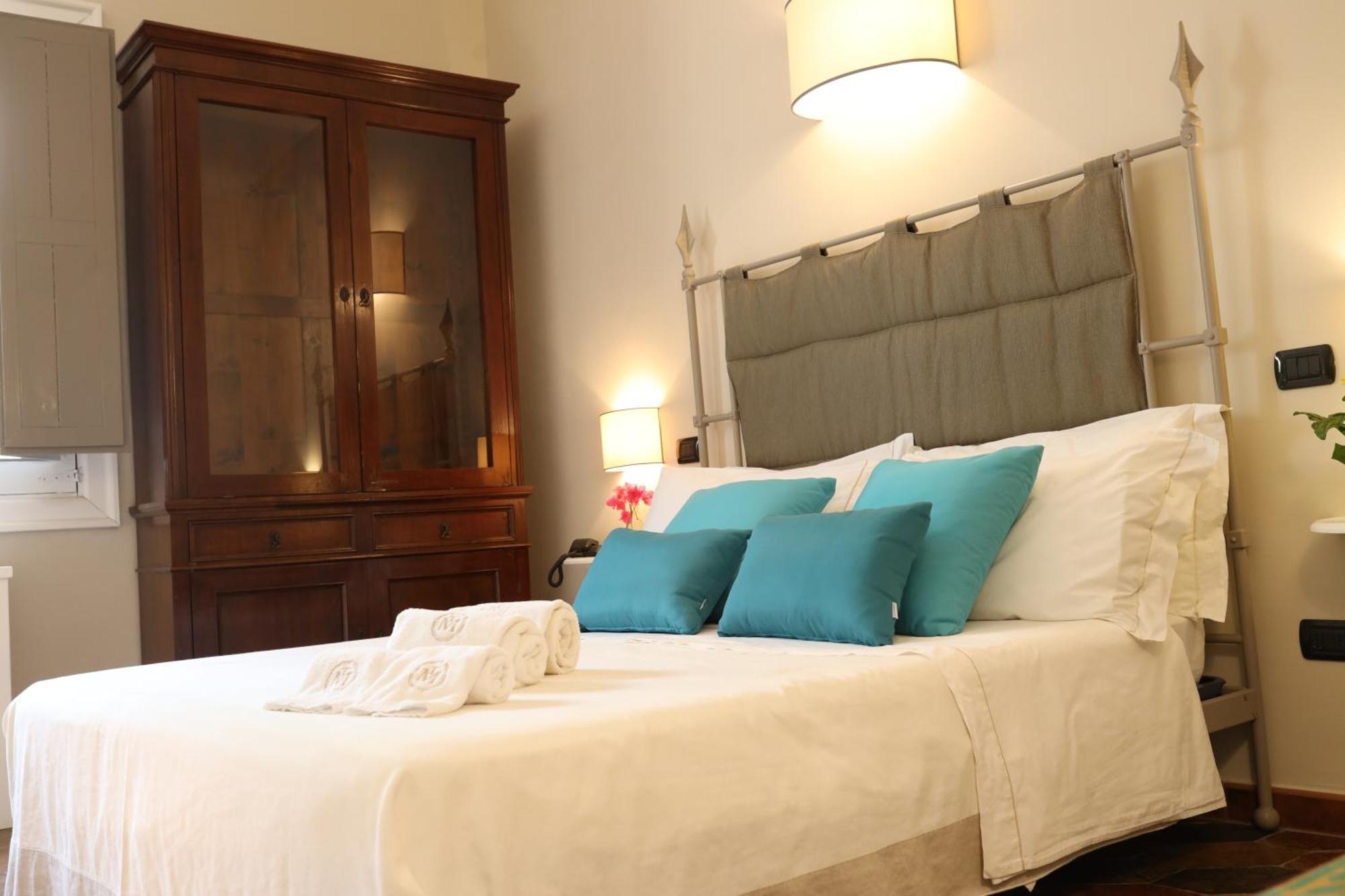 เตนูต้า โมนาเชลลิ แอนด์ มัสเซเรีย จัมเปาโล Guest House เลชเช ภายนอก รูปภาพ